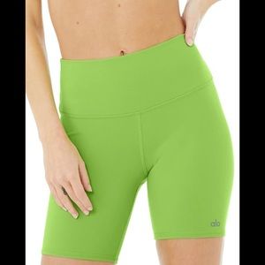 ALO yoga shorts. 7” High-waist bike shorts. Green Apple shade.
